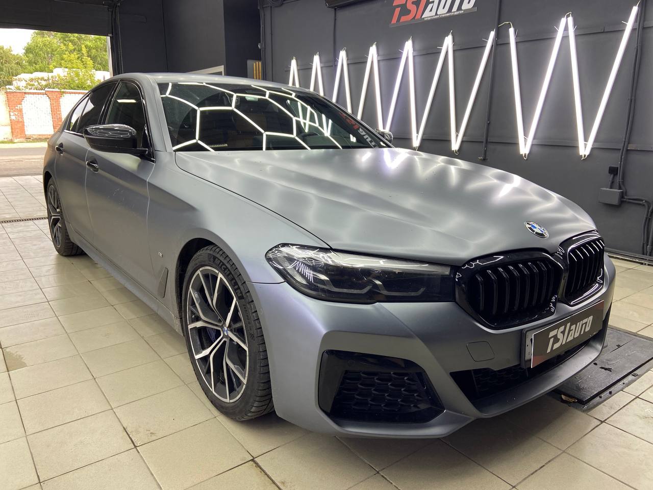 Шумоизоляция BMW 5 в Алматы