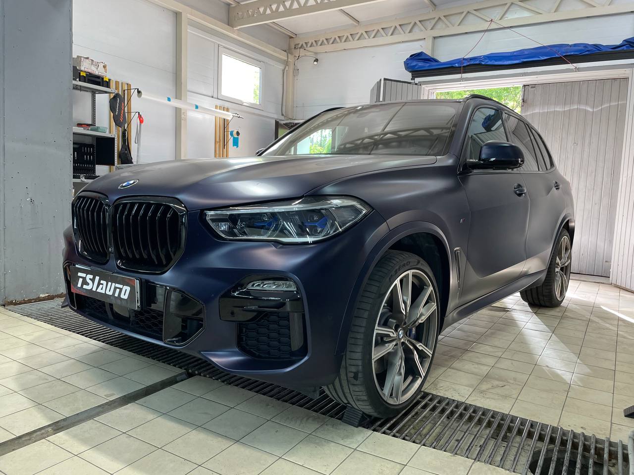 BMW X5 шумоизоляция арок в Алматы