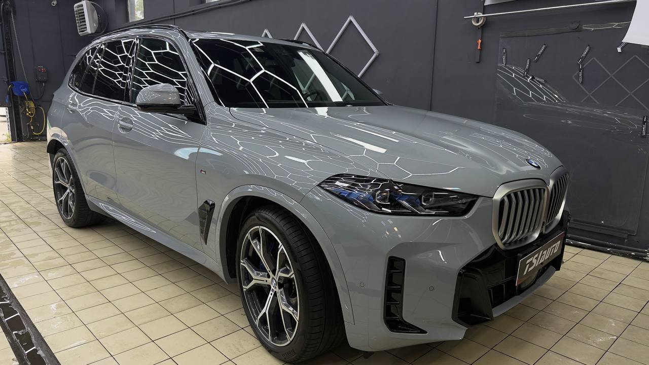 Полная оклейка пленкой BMW X5 G05 в Алматы