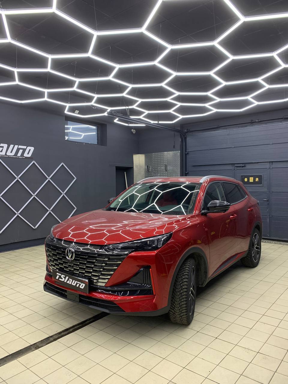 Установка сабвуфера Changan Uni-S в Алматы