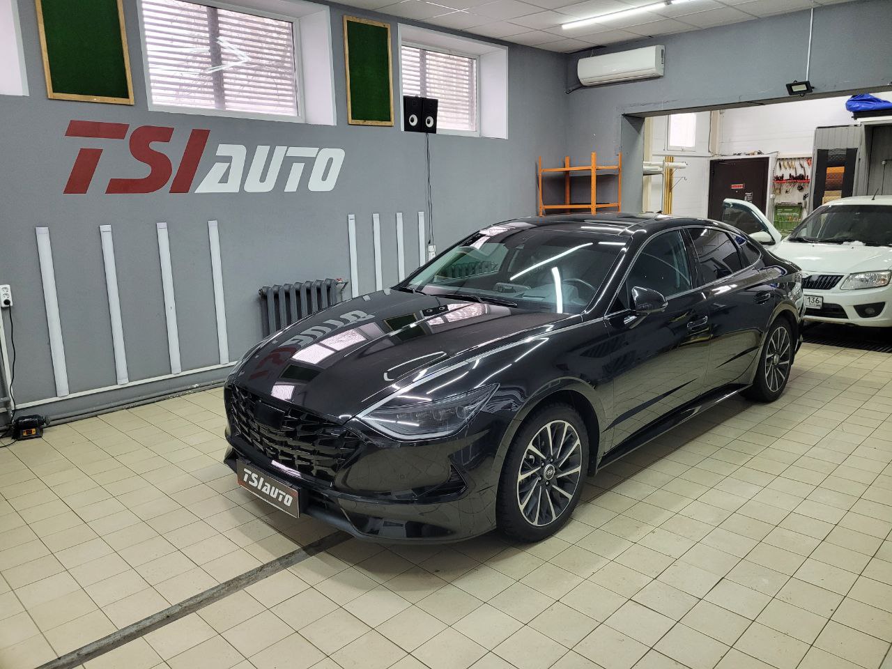 Hyundai Sonata оклейка бронепленкой в Алматы