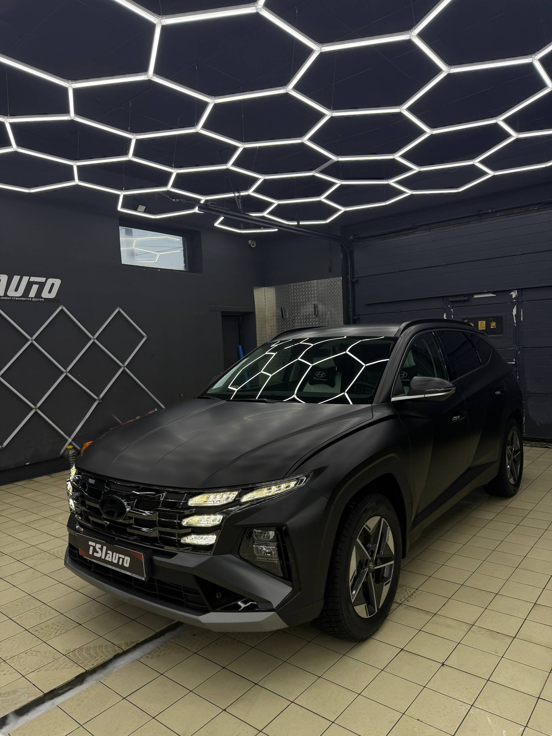 Hyundai Tucson оклейка матовой пленкой в Алматы