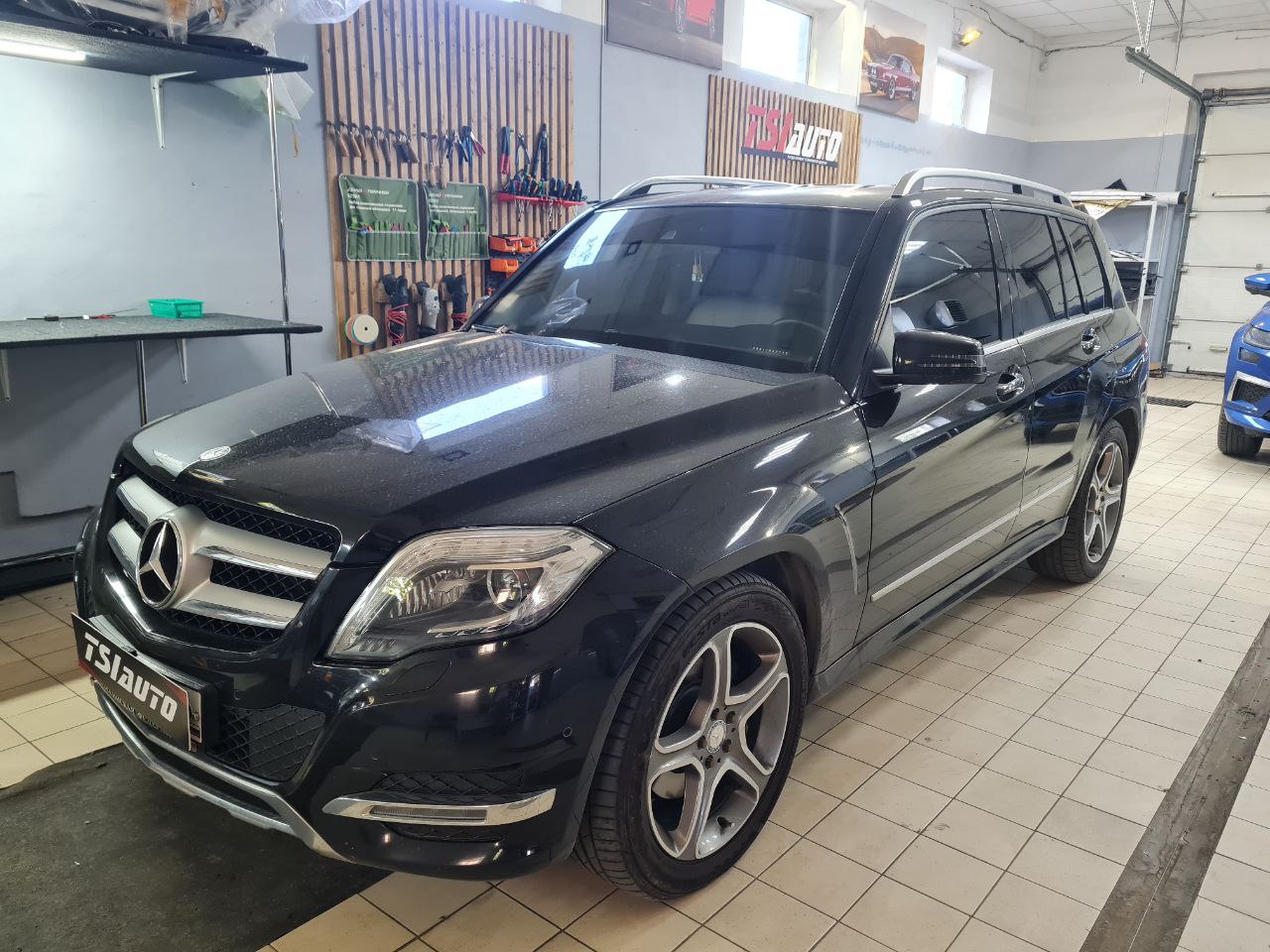 Контурная подсветка салона Mercedes GLK с управлением фото и цена установки