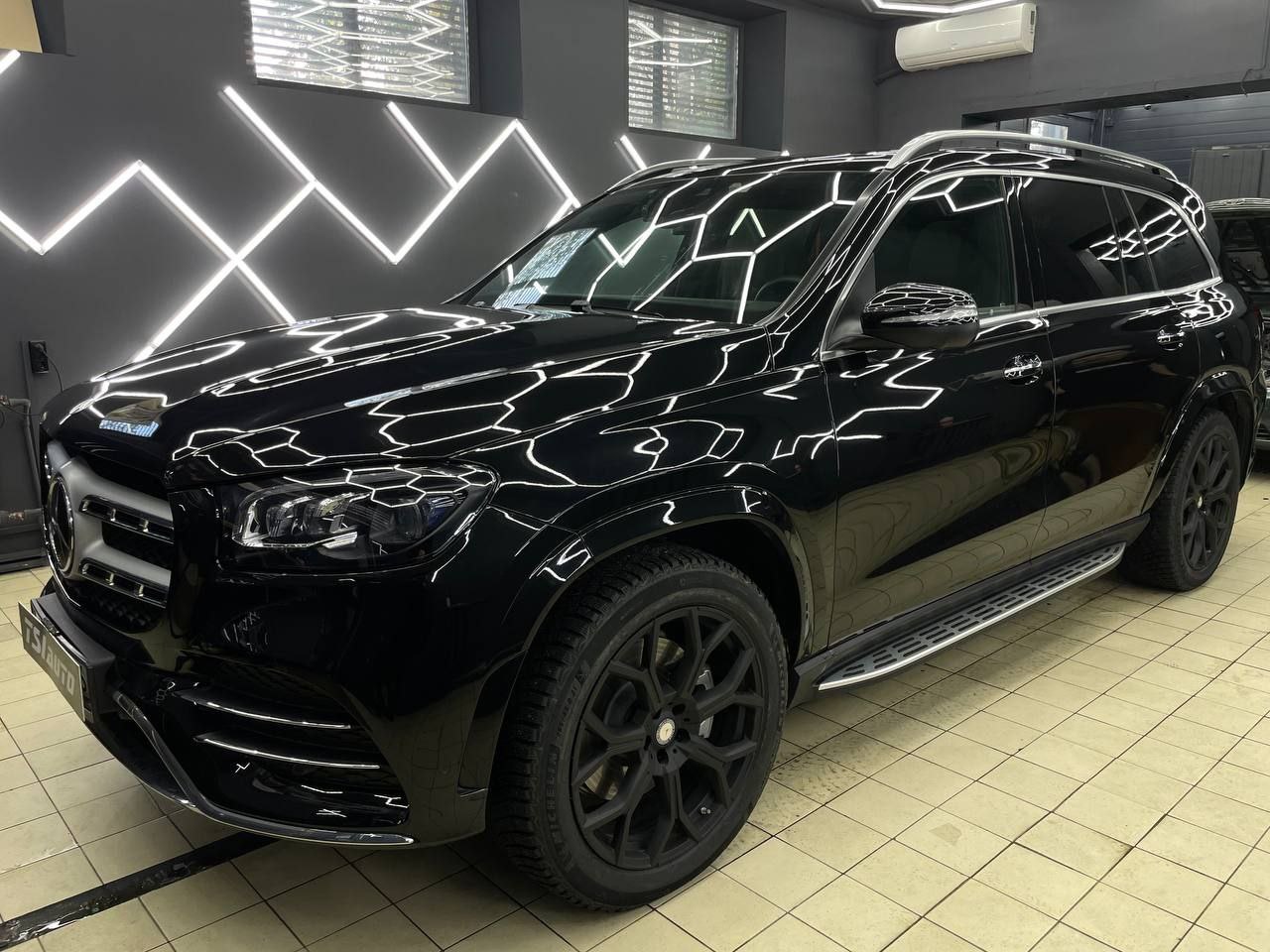 Mercedes GLS оклейка бронепленкой в Алматы