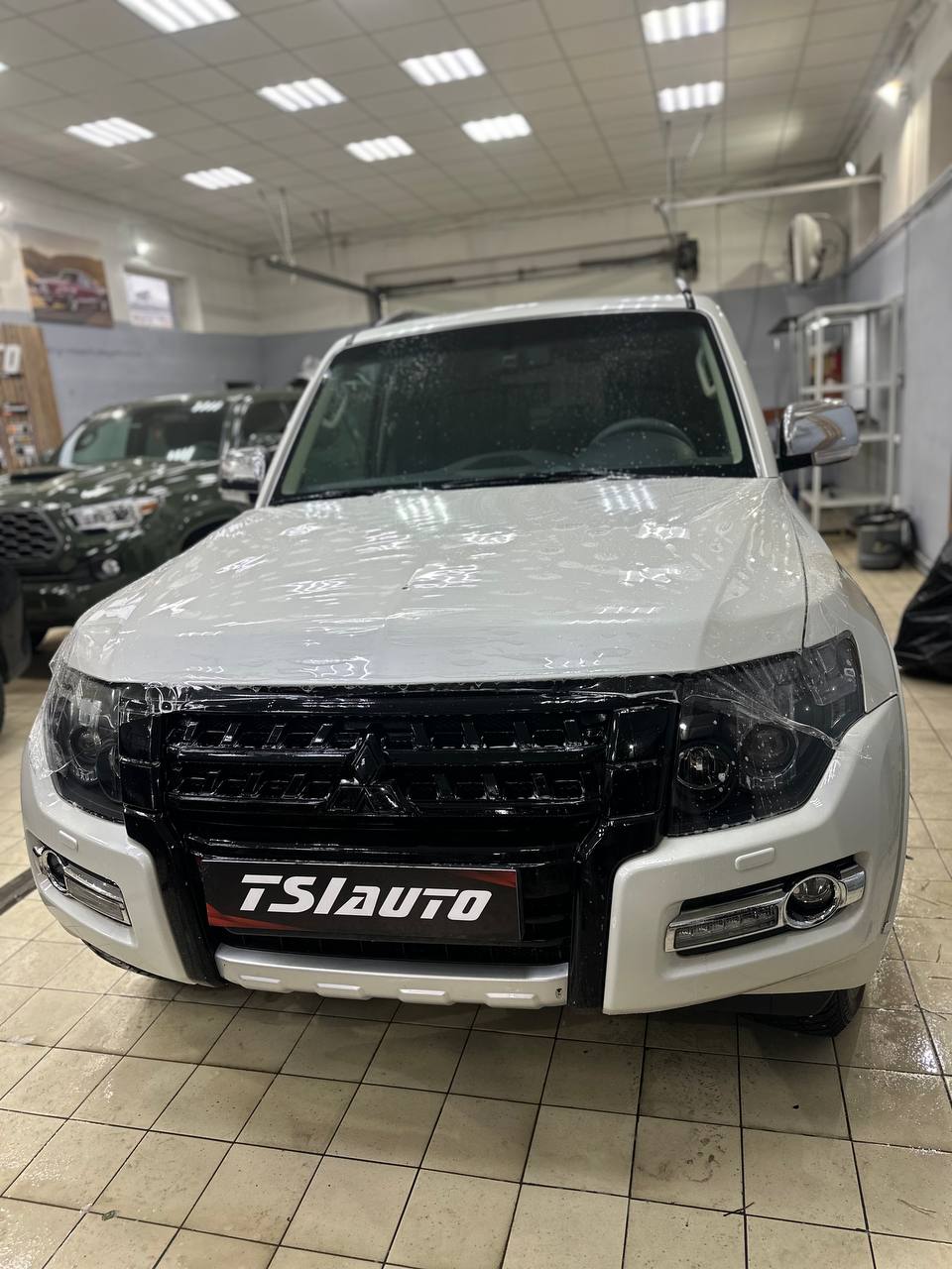 Mitsubishi Pajero 4 оклейка бронепленкой в Алматы