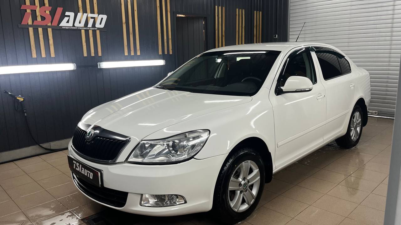 Skoda Octavia A5 мойка двигателя в Алматы