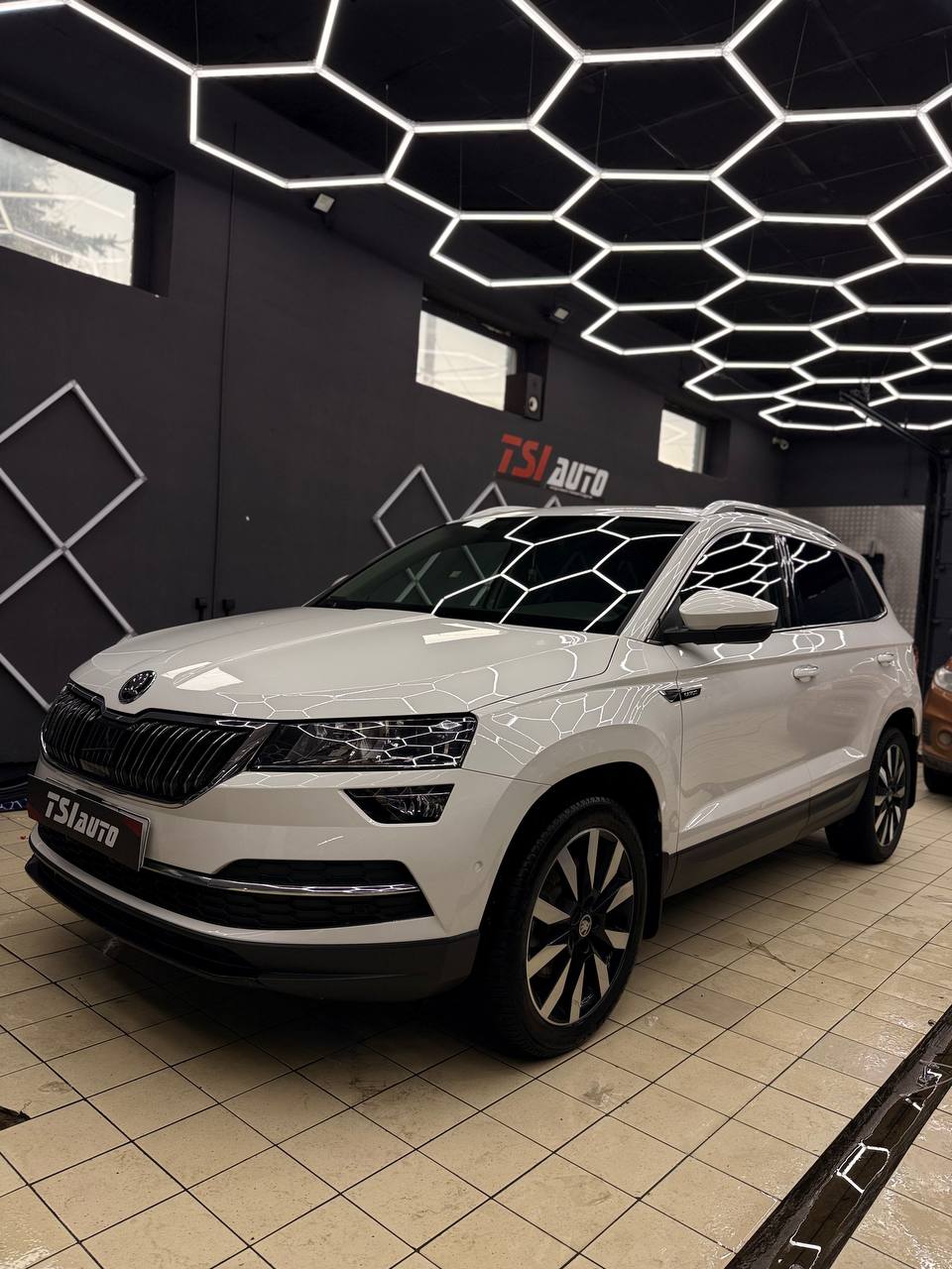 Оклейка пленкой Skoda Karoq в Алматы