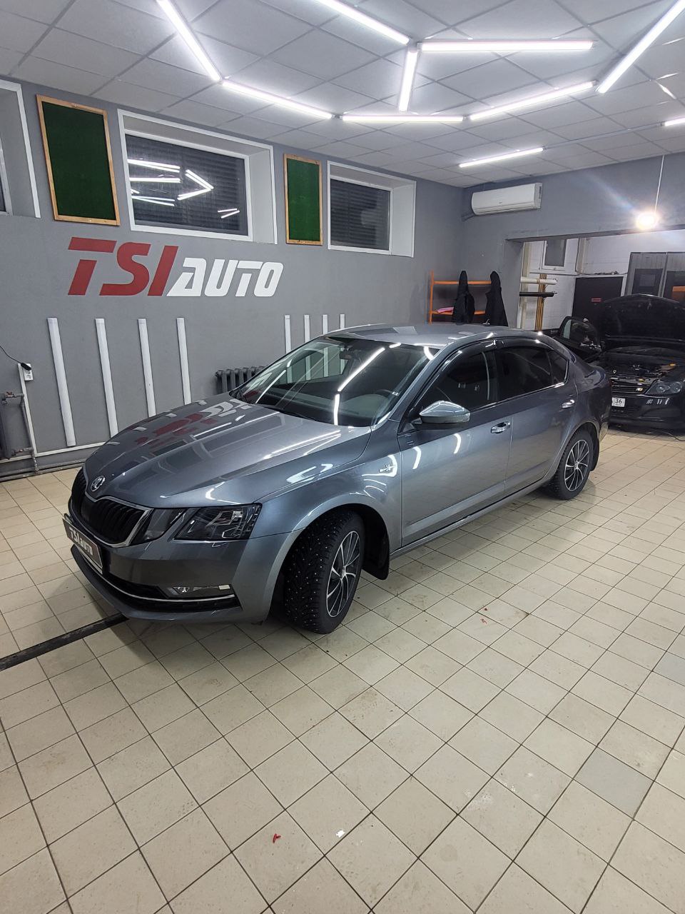 Skoda Octavia A7 оклейка бронепленкой в Алматы