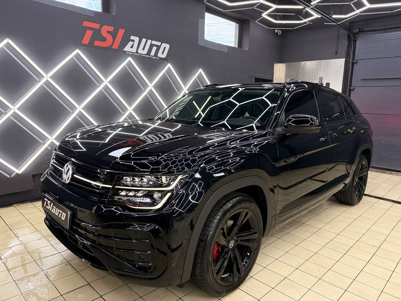 Оклейка пленкой Volkswagen Teramont X в Алматы