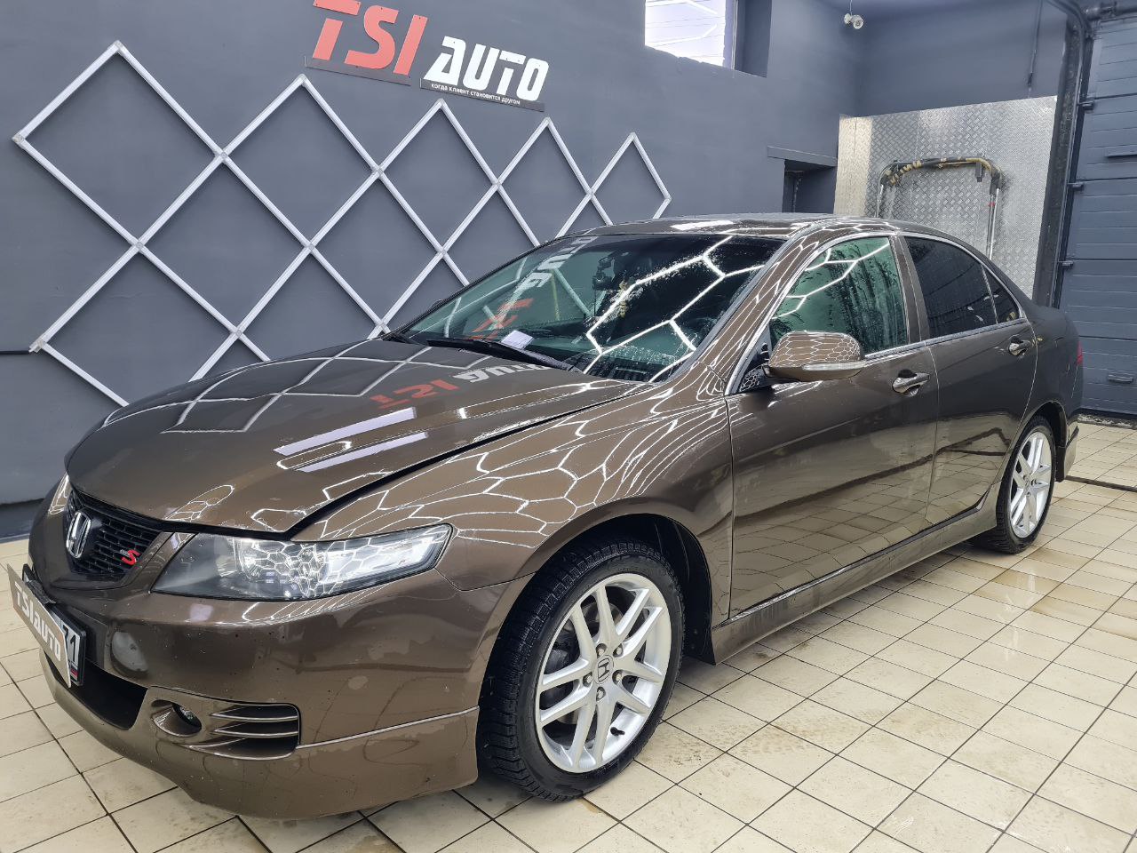 Восстановление и защита пленкой фар Honda Accord - фото и цены
