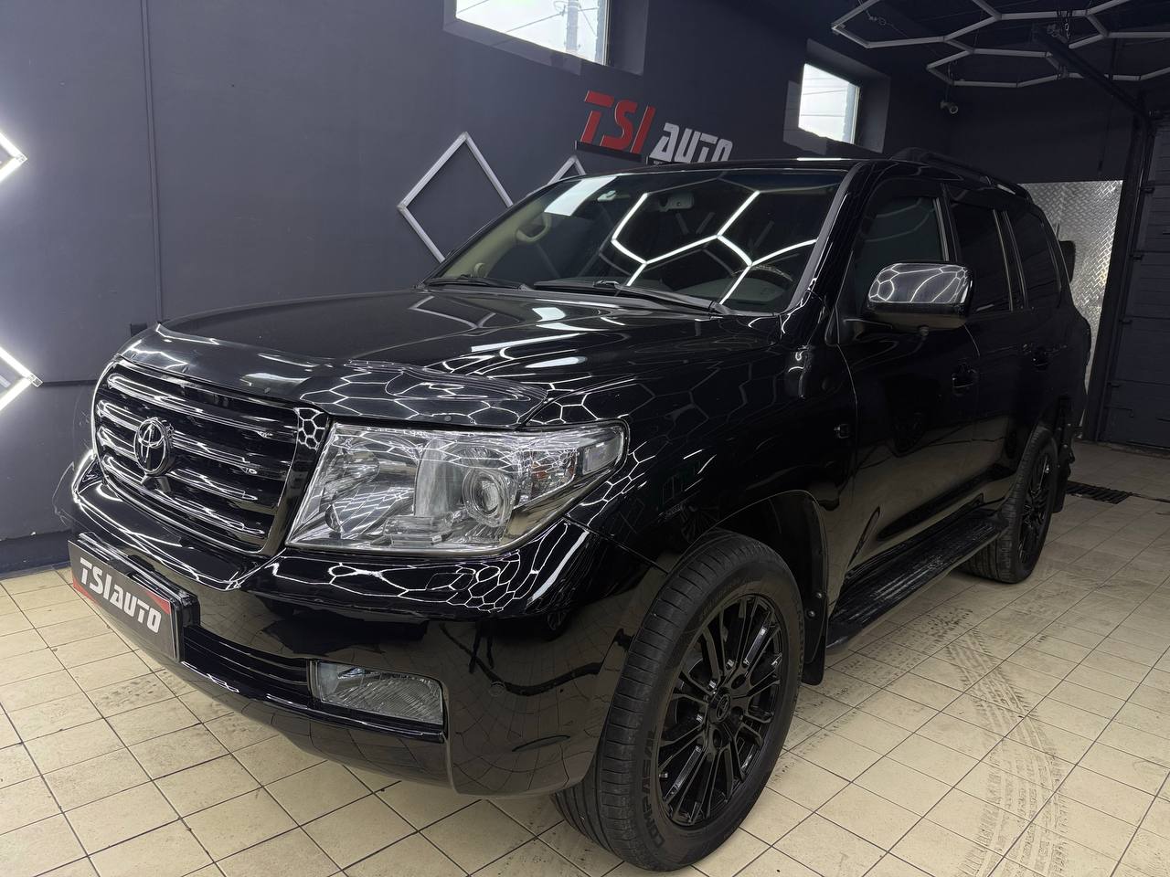 Land Cruiser 200 оклейка пленкой в Алматы