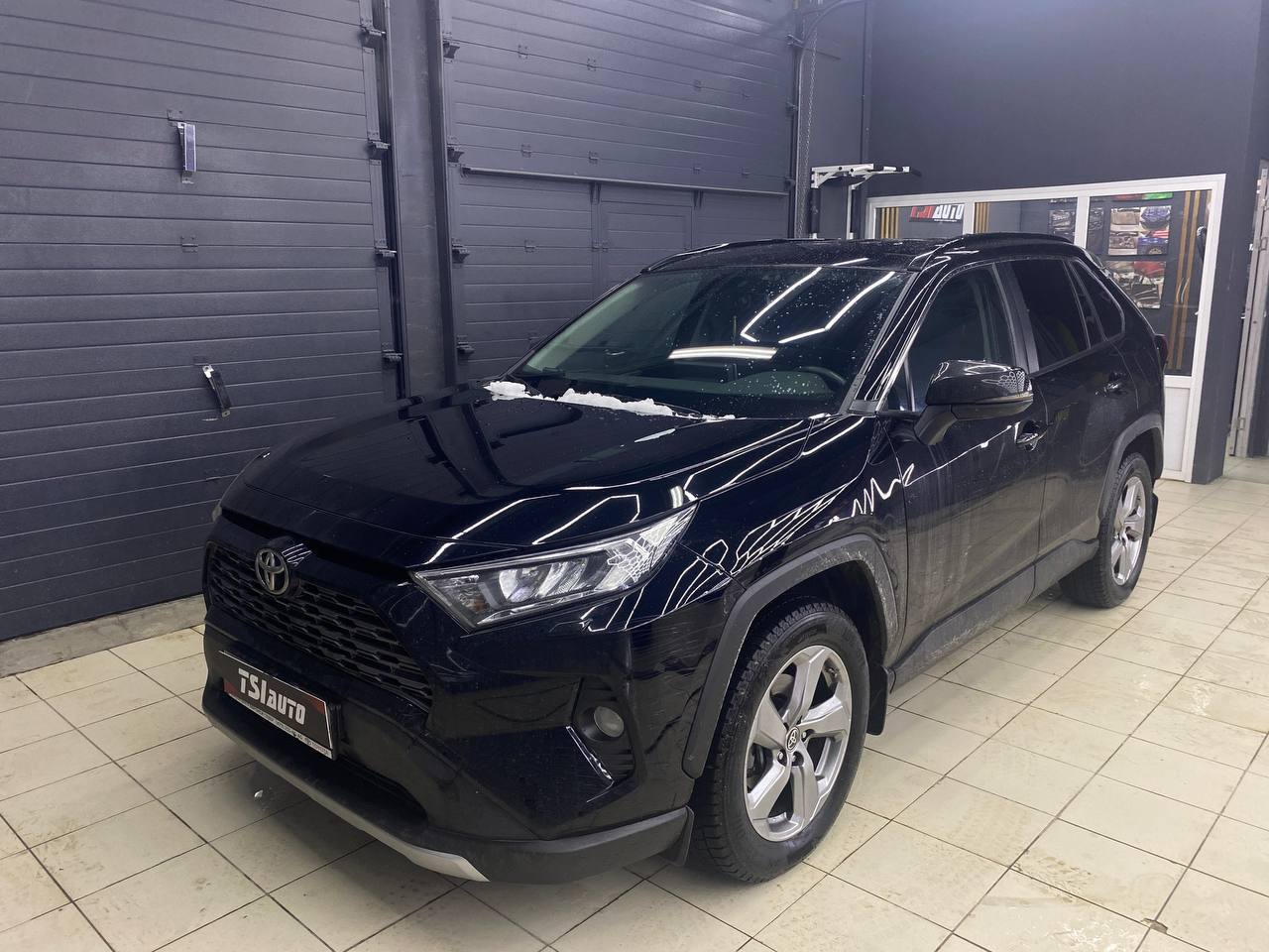 Toyota RAV 4 установка подсветки салона в Алматы
