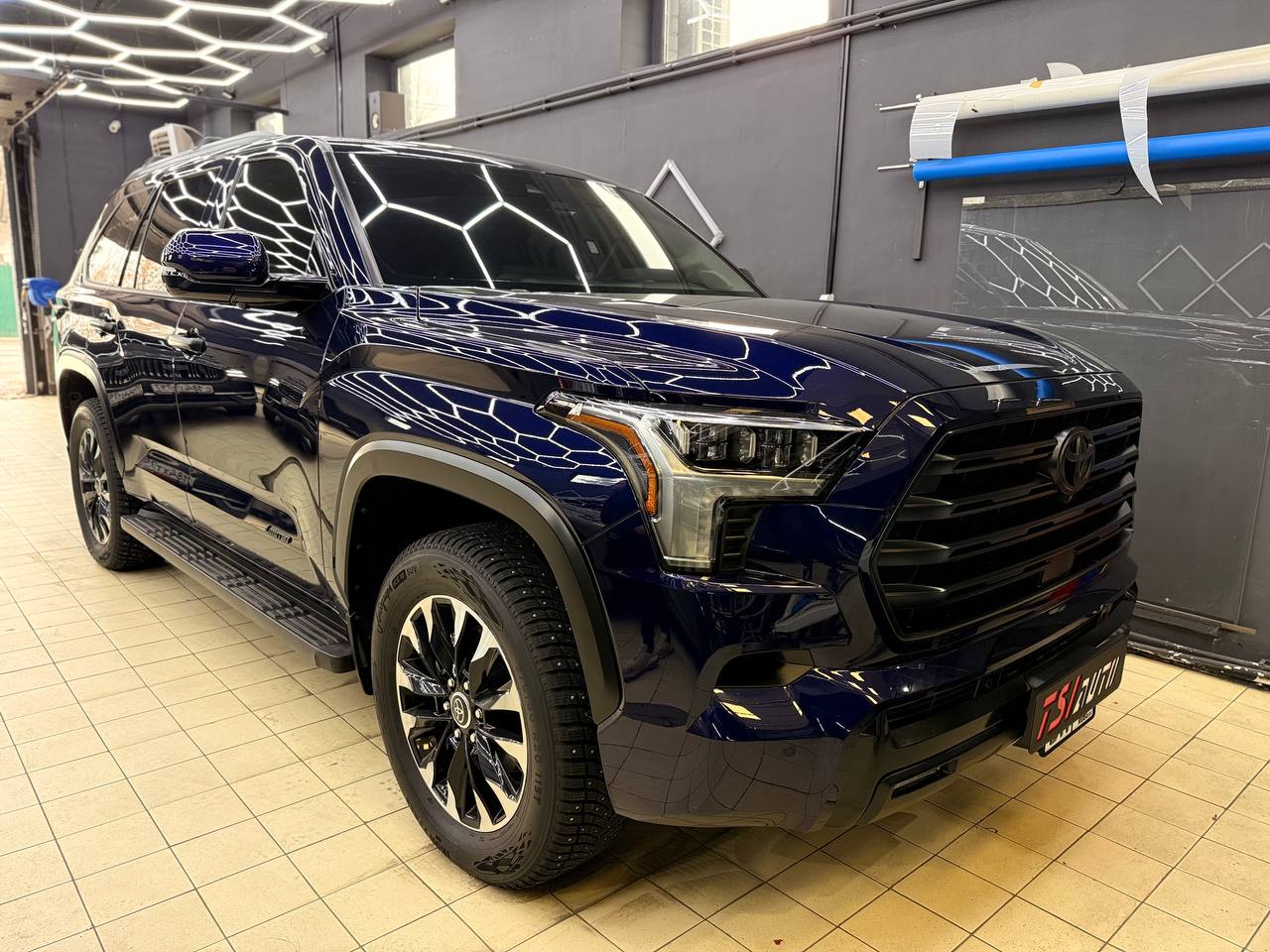 Полная оклейка пленкой Toyota Sequoia в Алматы