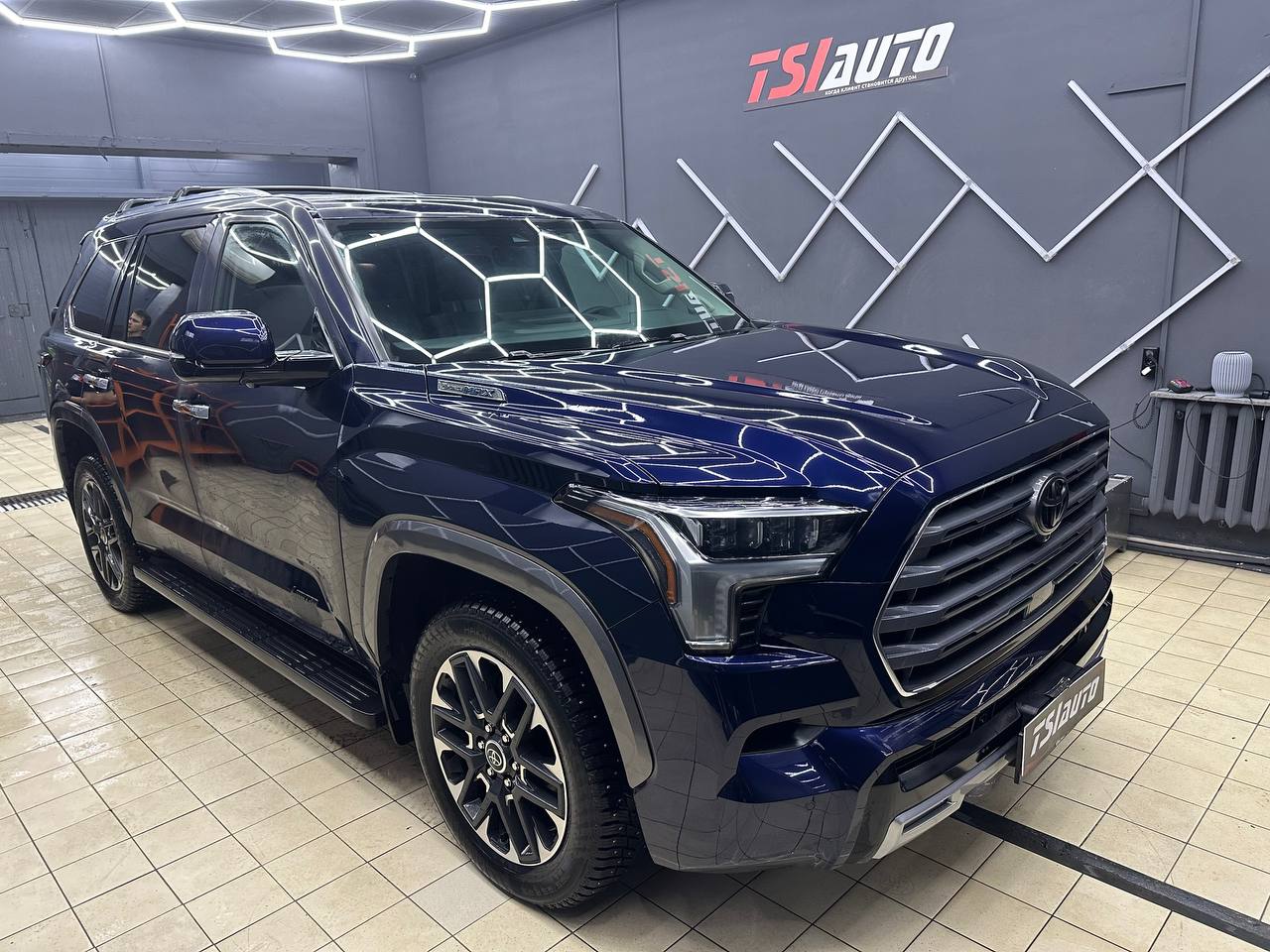 Шумоизоляция Toyota Sequoia в Алматы